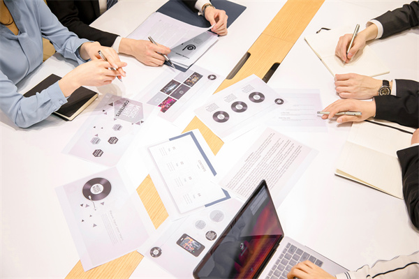 激發(fā)員工動(dòng)力，實(shí)現(xiàn)績效平衡：薪酬績效管理咨詢的秘訣