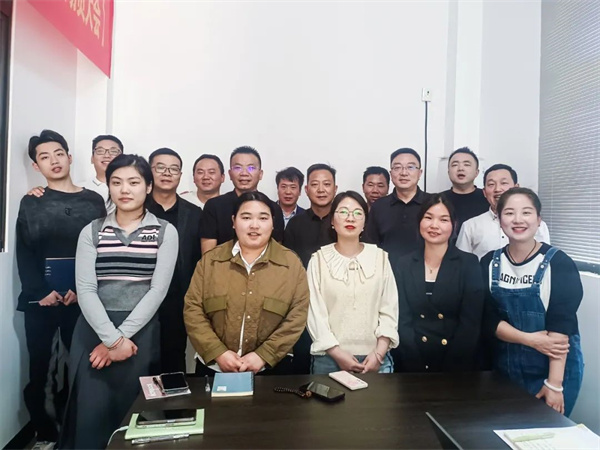 寧波銳展五金制品有限公司“營(yíng)銷(xiāo)管理升級(jí)”項(xiàng)目啟動(dòng)合照