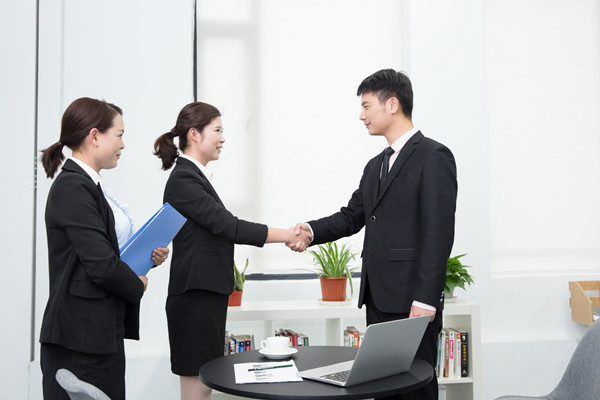 績效溝通：及時(shí)反饋，解決績效問題