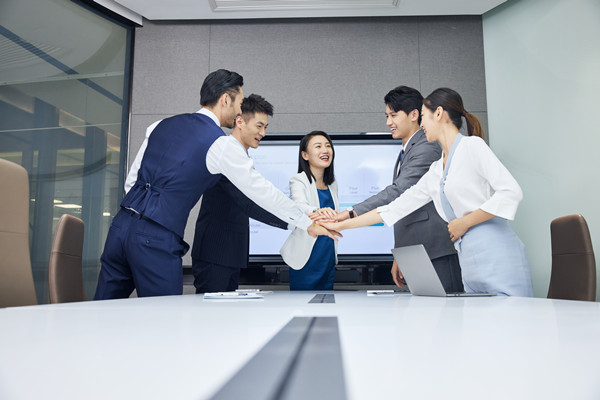 如何通過人力資源管理計劃支持年度經(jīng)營計劃？