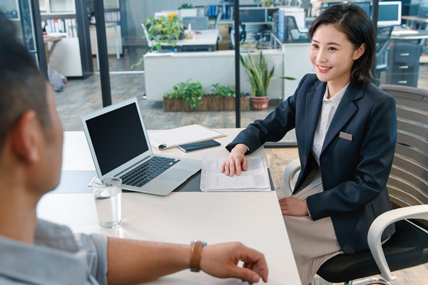 以客戶為中心的績(jī)效管理：關(guān)注客戶需求，提升客戶滿意度