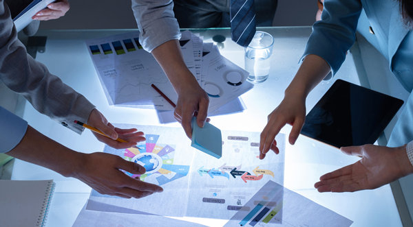 績(jī)效考核與反饋：及時(shí)反饋，指導(dǎo)改進(jìn)