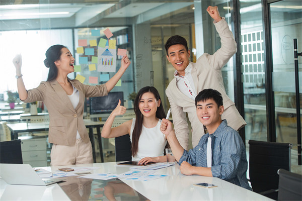 創(chuàng)新驅(qū)動(dòng)的績(jī)效管理：鼓勵(lì)創(chuàng)新，推動(dòng)業(yè)務(wù)發(fā)展