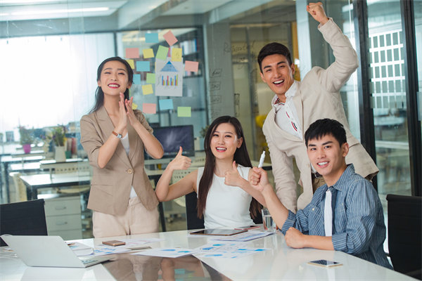 社會(huì)責(zé)任與績(jī)效管理：承擔(dān)社會(huì)責(zé)任，提升企業(yè)形象