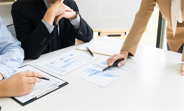 領導力發(fā)展與績效管理：培養(yǎng)領導力，推動組織成功