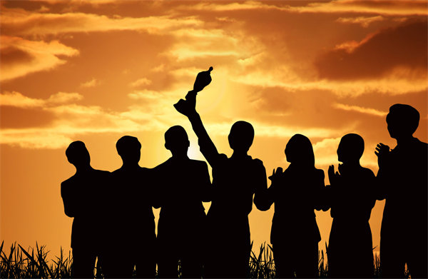 深化創(chuàng)新驅(qū)動(dòng)，落實(shí)年度經(jīng)營(yíng)計(jì)劃，推動(dòng)企業(yè)跨越發(fā)展