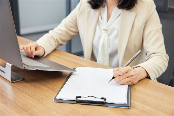 企業(yè)的發(fā)展戰(zhàn)略不僅僅是老板一個人的問題，還有誰？