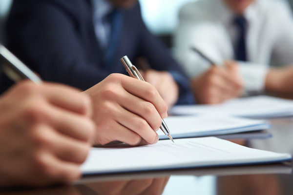 預(yù)算管理決策機(jī)構(gòu)和預(yù)算的日常工作機(jī)構(gòu)分別是？