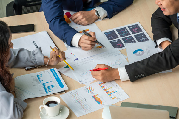 如何構(gòu)建有效的集團風(fēng)險管理框架，應(yīng)對不確定性？