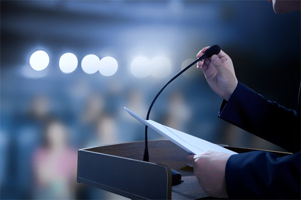 績效管理中，如何有效反饋以促進(jìn)員工持續(xù)改進(jìn)與成長？