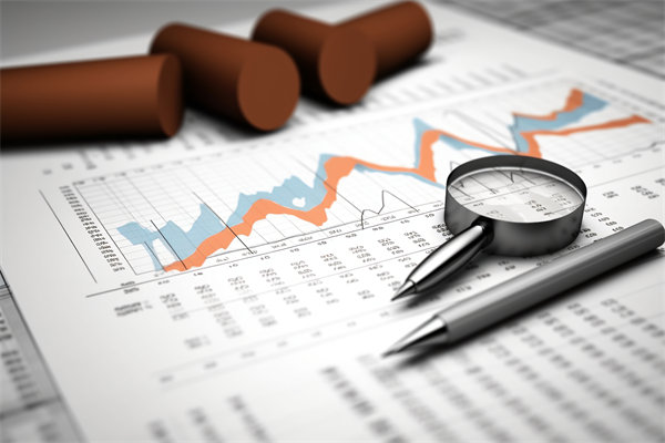 面對(duì)多元化團(tuán)隊(duì)，如何實(shí)施個(gè)性化績(jī)效評(píng)估策略？