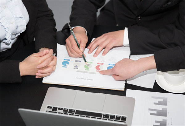 績效反饋如何有效溝通，避免誤解并激發(fā)員工潛能？