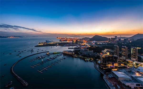 創(chuàng)新管理策略：深圳咨詢業(yè)如何助力企業(yè)跨越增長(zhǎng)瓶頸？