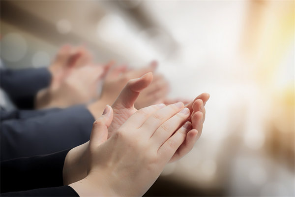 00后吐槽公司無效加班被開除，企業(yè)戰(zhàn)略有何感悟？