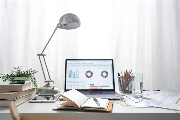 在遠(yuǎn)程工作模式下，如何有效監(jiān)控與評估員工績效？