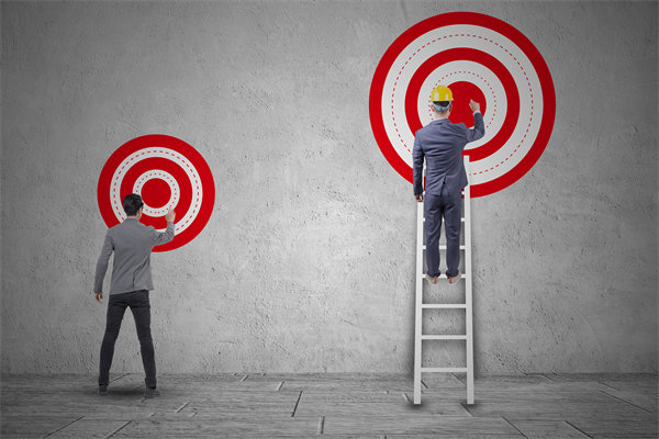 在薪酬體系構(gòu)建時(shí)，如何確保公平性，同時(shí)滿足員工期望？