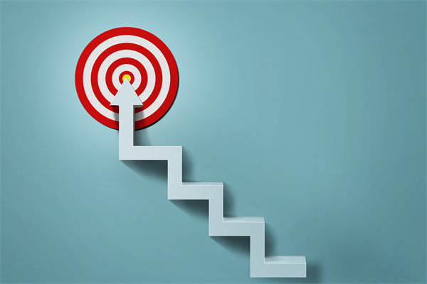 如何平衡員工個(gè)人績效與企業(yè)整體目標(biāo)，實(shí)現(xiàn)雙贏？