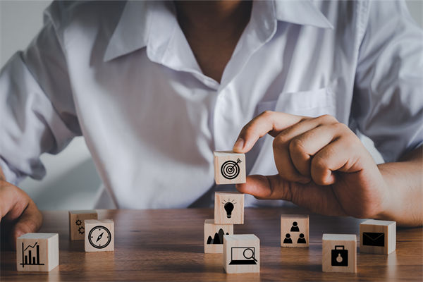 商業(yè)環(huán)境復(fù)雜多變，如何高效實施集團全面管控策略？