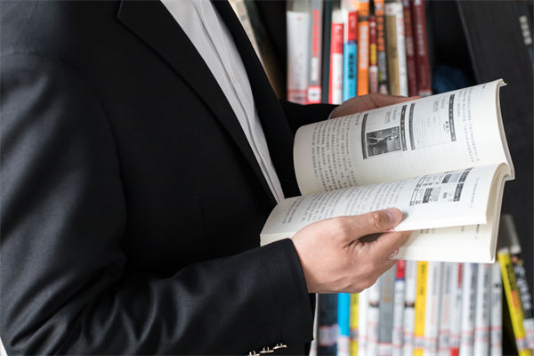 在快速變化的市場中，集團管控如何保持靈活性？