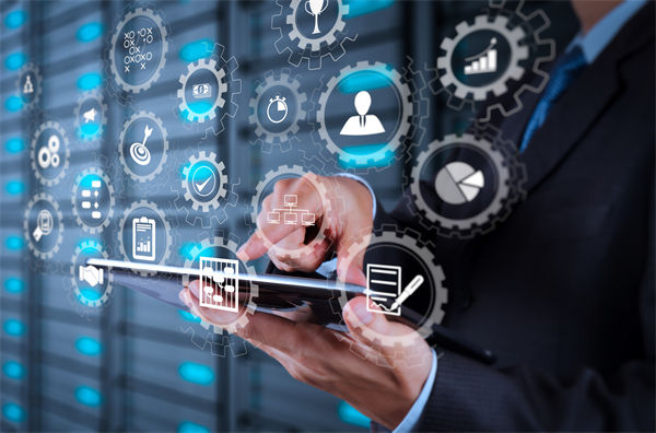 集團(tuán)管控過程中，如何確保信息的準(zhǔn)確傳遞與共享？