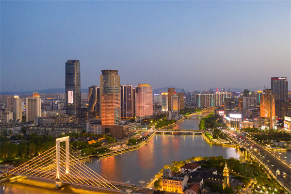 寧波戰(zhàn)略咨詢公司如何為企業(yè)定制長(zhǎng)遠(yuǎn)發(fā)展規(guī)劃？