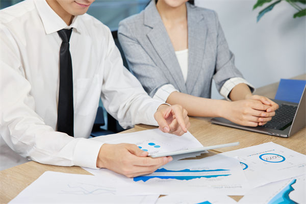 如何利用薪酬績(jī)效激勵(lì)，促進(jìn)跨部門合作與協(xié)調(diào)？