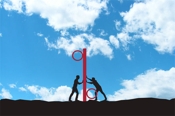 在全球化背景下，企業(yè)如何構(gòu)建競爭優(yōu)勢的戰(zhàn)略框架？