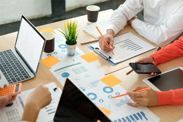 薪酬體系混亂員工怨聲載道，薪酬咨詢?nèi)绾螕軄y反正？