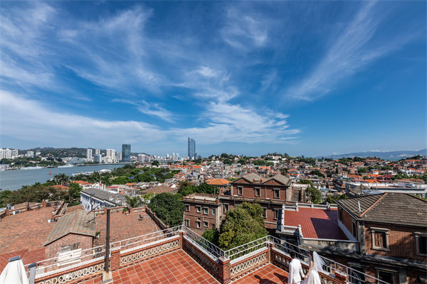 廈門企業(yè)深陷同質(zhì)化競爭泥沼，廈門戰(zhàn)略咨詢公司如何助力破局？