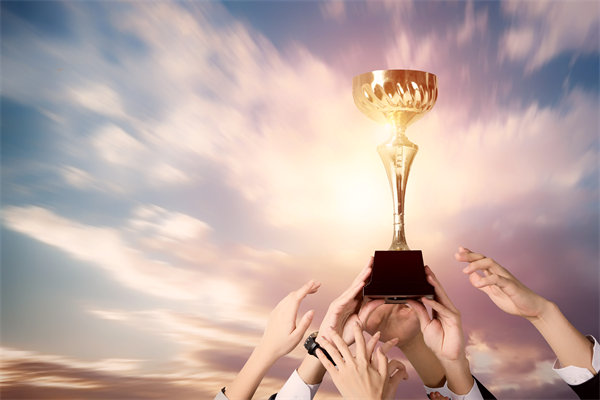 績(jī)效與薪酬脫鉤，薪酬咨詢?nèi)绾沃厮芨咝Ъ?lì)連接機(jī)制？