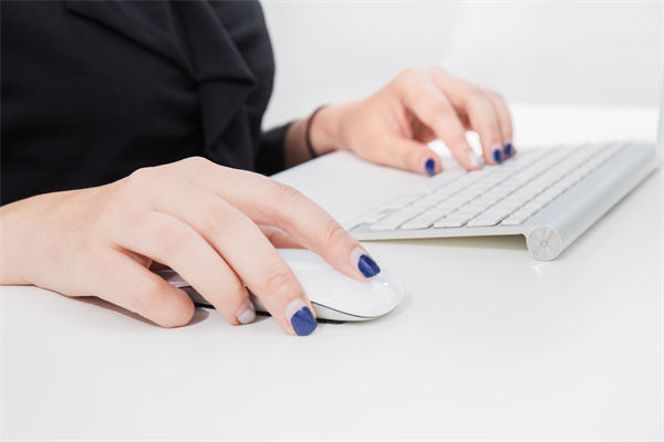 女子工資4600每天花近百元通勤上班，人力資源怎么看？