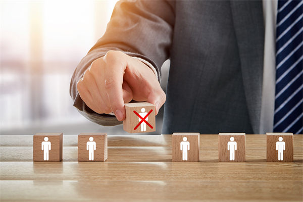 微軟在華外包公司一天裁員近2000人，人力資源管理怎么看？