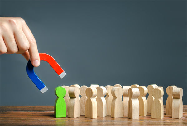 行業(yè)薪酬競爭激烈，企業(yè)怎樣優(yōu)化薪酬吸引頂尖人才？