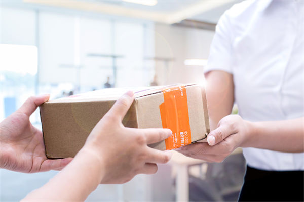 快遞員入職京東13年工資共100多萬(wàn)，對(duì)其他企業(yè)有何啟示？