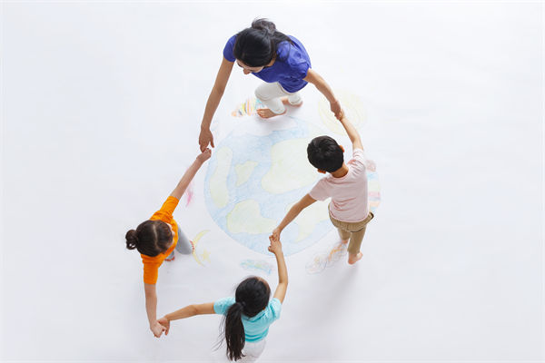 別讓盲卡盲盒“收割”孩子，關聯(lián)企業(yè)戰(zhàn)略怎么看？