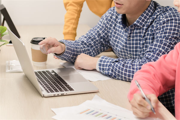 企業(yè)文化該灌輸還是共生？多數(shù)管理者都選錯(cuò)了方向！