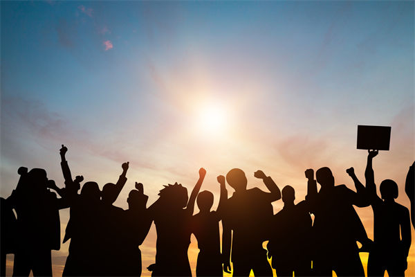 多家公司通知帶薪放假看閱兵，績效管理有何啟示？