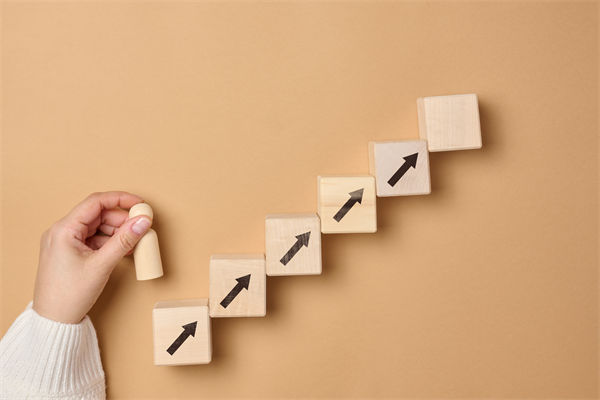 戰(zhàn)略目標(biāo)層層分解后，部門協(xié)同為何反成內(nèi)耗根源？